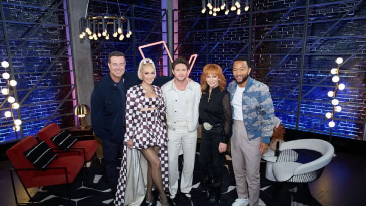 THE VOICE -- "Blind Auditions" Episode Coaches -- Pictured: (l-r) Carson Daly, Gwen Stefani, Niall Horan, Reba McEntire, John Legend -- (Photo by: Tyler Golden/NBC)