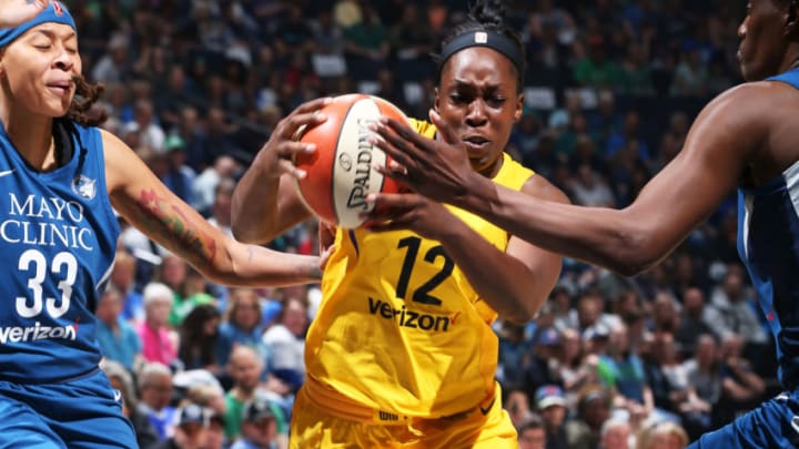 MINNEAPOLIS, MN - MAY 20: Chelsea Gray #12 of the Los Angeles Sparks drives to the basket against the Minnesota Lynx on May 20, 2018 at Target Center in Minneapolis, Minnesota. NOTE TO USER: User expressly acknowledges and agrees that, by downloading and or using this Photograph, user is consenting to the terms and conditions of the Getty Images License Agreement. Mandatory Copyright Notice: Copyright 2018 NBAE (Photo by David Sherman/NBAE via Getty Images)