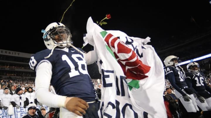 STATE COLLEGE, PA - NOVEMBER 22: Navorro Bowman #18 of the Penn State Nittany Lions raises a Rose Bowl banner after clinching the Big Ten title and advancing to the Rose Bowl after the game against the Michigan State Spartans on November 22, 2008 at Beaver Stadium in State College, Pennsylvania. (Photo by Joe Sargent/Getty Images)