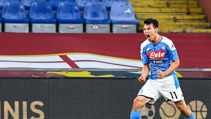 GENOA, ITALY - JULY 08: Hirving Lozano of Napoli celebrates after scoring a goal during the Serie A match between Genoa CFC and SSC Napoli at Stadio Luigi Ferraris on July 8, 2020 in Genoa, Italy. (Photo by Paolo Rattini/Getty Images)