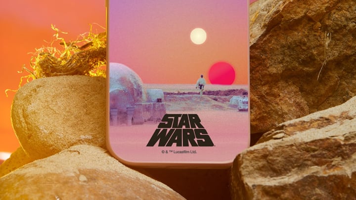 Discover the CASETiFY x Star Wars collection phone cases including the Tatooine sunset case.