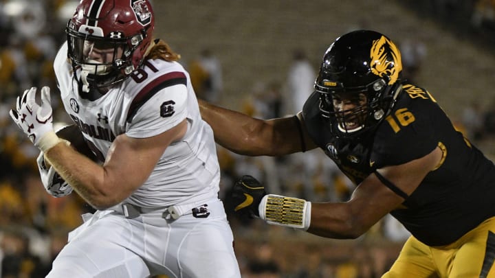 Tight end Hayden Hurst #81 of the South Carolina Gamecocks gets past Marcell Frazier #16 of Mizzou football (Photo by Ed Zurga/Getty Images)