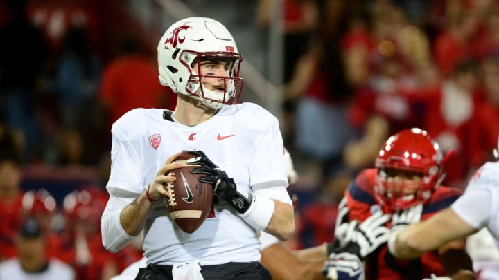 TUCSON, AZ – OCTOBER 28: Quarterback Luke Falk #4 of the Washington State Cougars looks to make a pass against the Arizona Wildcats in the first half at Arizona Stadium on October 28, 2017 in Tucson, Arizona. (Photo by Jennifer Stewart/Getty Images)