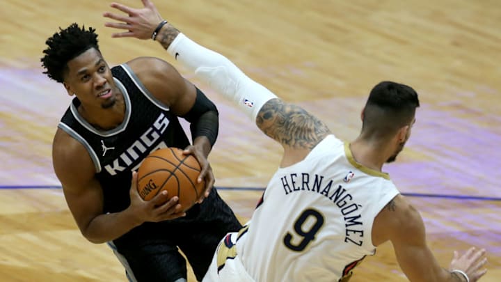 NEW ORLEANS, LOUISIANA - FEBRUARY 01: Hassan Whiteside #20 of the Sacramento Kings is called for a charging foul while defended by Willy Hernangomez #9 of the New Orleans Pelicans (Photo by Sean Gardner/Getty Images)