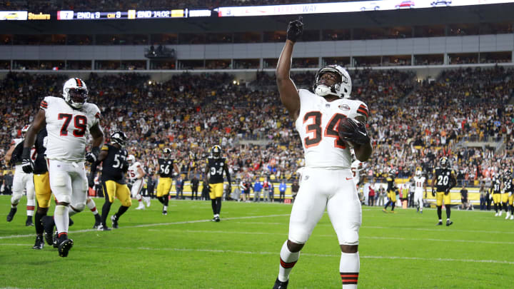 PITTSBURGH, PENNSYLVANIA – SEPTEMBER 18: Jerome Ford #34 of the Cleveland Browns celebrates after scoring a touchdown reception against the Pittsburgh Steelers during the second quarter at Acrisure Stadium on September 18, 2023 in Pittsburgh, Pennsylvania. (Photo by Justin K. Aller/Getty Images)