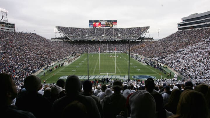 STATE COLLEGE, PA - OCTOBER 23: A homecoming crowd of 108,062 pack the stands as the Iowa Hawkeyes defeated Penn State Nittany Lions 6-4 during NCAA football at Beaver Stadium on October 23, 2004 in State College, Pennsylvania. (Photo by Doug Pensinger/Getty Images)