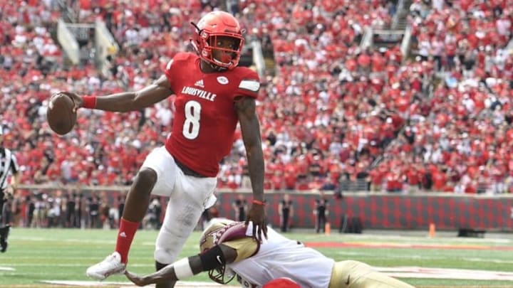 Sep 17, 2016; Louisville, KY, USA; Louisville Cardinals quarterback Lamar Jackson (8) avoids the tackle of Florida State Seminoles linebacker Dontavious Jackson (5) during the second quarter at Papa John