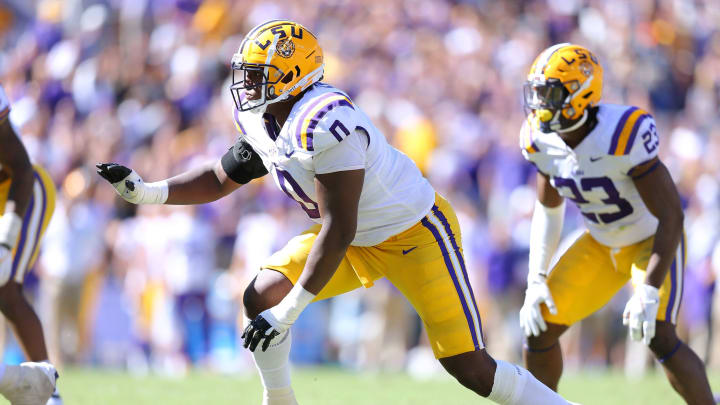 Maason Smith #0 of the LSU Tigers in action against the Florida Gators