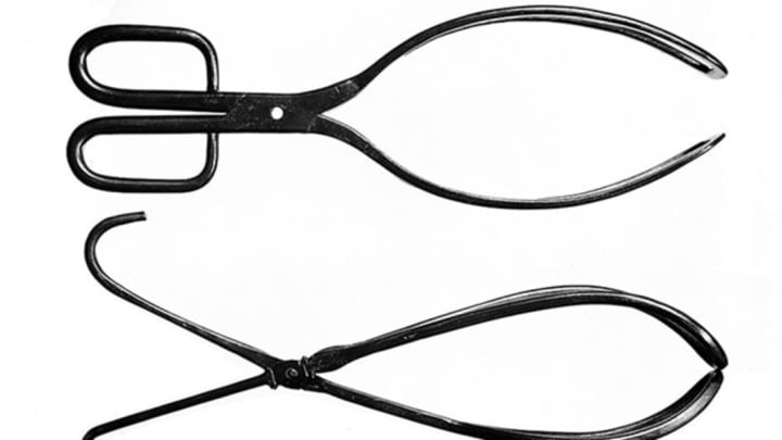 Obstetrical forceps associated with the Chamberlens found in Essex. Wikimedia // CC BY 4.0