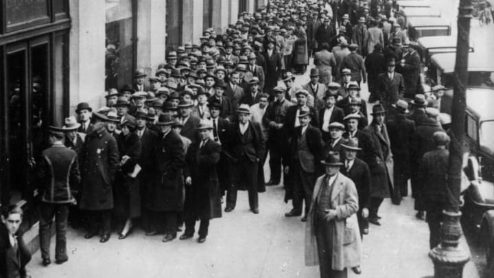 A huge queue outside the Board of Health offices in Centre Street, New York, for licenses to sell alcohol shortly after the repeal of prohibition. The repeal of prohibition was a key policy of Franklin Roosevelt's government as it allowed the government an opportunity to raise tax revenues at a time of economic hardship.