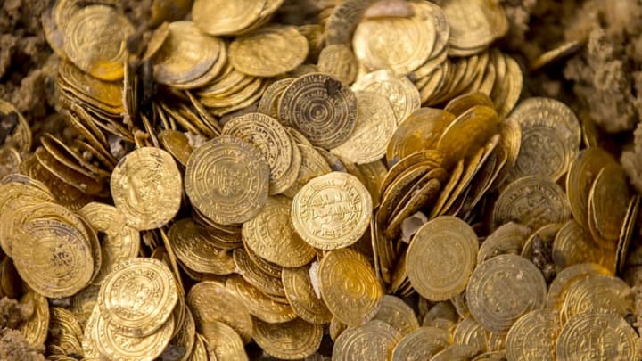 7 of the Biggest Treasure Troves Ever Found | Mental Floss