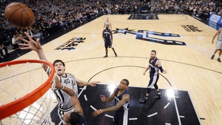 Apr 17, 2016; San Antonio, TX, USA; San Antonio Spurs center Boban Marjanovic (40) shoots the ball over Memphis Grizzlies power forward Jarell Martin (10) during the second half in game one of the first round of the NBA Playoffs at AT&T Center. Mandatory Credit: Soobum Im-USA TODAY Sports Apr 17, 2016; San Antonio, TX, USA; San Antonio Spurs center Boban Marjanovic (40) shoots the ball over Memphis Grizzlies power forward Jarell Martin (10) during the second half in game one of the first round of the NBA Playoffs at AT&T Center. Mandatory Credit: Soobum Im-USA TODAY Sports