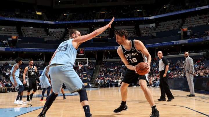 MEMPHIS, TN - JANUARY 9: Pau Gasol #16 of the San Antonio Spurs handles the ball against Marc Gasol #33 of the Memphis Grizzlies on January 9, 2019 at FedExForum in Memphis, Tennessee. NOTE TO USER: User expressly acknowledges and agrees that, by downloading and or using this photograph, User is consenting to the terms and conditions of the Getty Images License Agreement. Mandatory Copyright Notice: Copyright 2019 NBAE (Photo by Joe Murphy/NBAE via Getty Images)