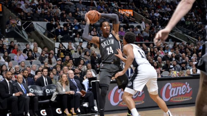 SAN ANTONIO, TX - JANUARY 31: Rondae Hollis-Jefferson #24 of the Brooklyn Nets handles the ball against the San Antonio Spurs on January 31, 2019 at the AT&T Center in San Antonio, Texas. NOTE TO USER: User expressly acknowledges and agrees that, by downloading and or using this photograph, user is consenting to the terms and conditions of the Getty Images License Agreement. Mandatory Copyright Notice: Copyright 2019 NBAE (Photos by Mark Sobhani/NBAE via Getty Images)