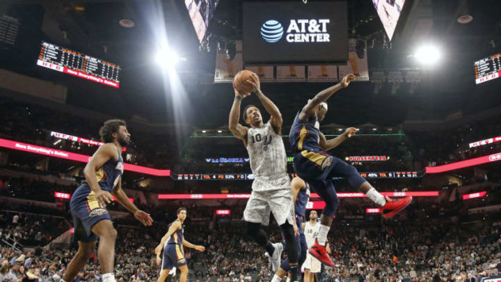 SAN ANTONIO, TX - FEBRUARY 2: DeMar DeRozan #10 of the San Antonio Spurs shoots past Jrue Holiday #11 of the New Orleans Pelicans at AT&T Center. (Photo by Ronald Cortes/Getty Images)