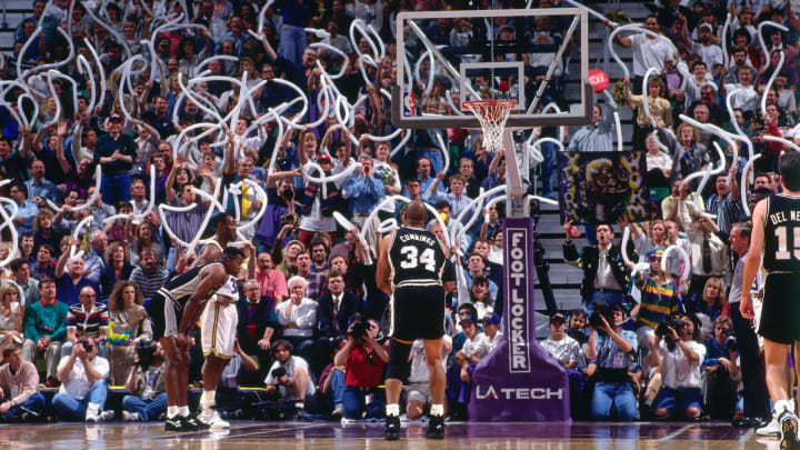 SALT LAKE CITY, UT – MAY 3: Terry Cummings #34 of the San Antonio Spurs shoots during Game Three of the First Round of the 1994 NBA Playoffs (Photo by Chris Covatta/NBAE via Getty Images)