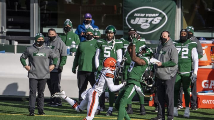 EAST RUTHERFORD, NJ - DECEMBER 27: Breshad Perriman #19 of the New York Jets catches a ball during a game against the Cleveland Browns at MetLife Stadium on December 27, 2020 in East Rutherford, New Jersey. (Photo by Benjamin Solomon/Getty Images)