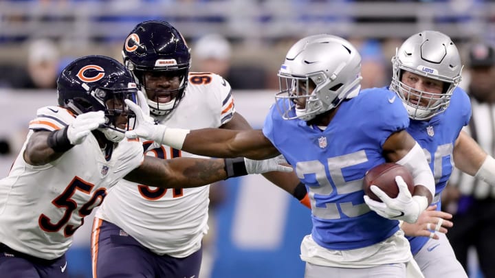 DETROIT, MI – NOVEMBER 22: Theo Riddick #25 of the Detroit Lions pushes off on the face mask of Danny Trevathan #59 of the Chicago Bears during the first quarter at Ford Field on November 22, 2018 in Detroit, Michigan. (Photo by Leon Halip/Getty Images)