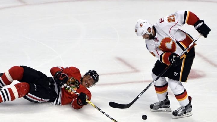 Oct 24, 2016; Chicago, IL, USA; Chicago Blackhawks right wing Marian Hossa (81) and Calgary Flames defenseman Deryk Engelland (29) go for the puck during the second period at the United Center. Mandatory Credit: David Banks-USA TODAY Sports Oct 24, 2016; Chicago, IL, USA; Chicago Blackhawks right wing Marian Hossa (81) and Calgary Flames defenseman Deryk Engelland (29) go for the puck during the second period at the United Center. Mandatory Credit: David Banks-USA TODAY Sports