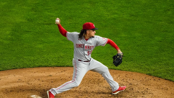 Luis Castillo #58 of the Cincinnati Reds pitches against the Minnesota Twins.