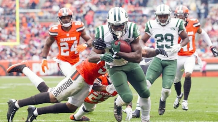 Oct 30, 2016; Cleveland, OH, USA; New York Jets wide receiver Quincy Enunwa (81) runs to the end zone for a touchdown during the third quarter against the Cleveland Browns at FirstEnergy Stadium. The Jets won 31-28. Mandatory Credit: Scott R. Galvin-USA TODAY Sports