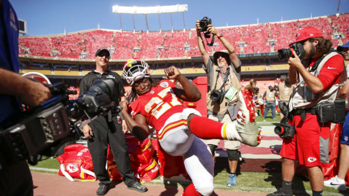 KANSAS CITY, MO - SEPTEMBER 23: Kareem Hunt #27 of the Kansas City Chiefs celebrates on the sidelines after a victory in the game against the San Francisco 49ers at Arrowhead Stadium on September 23rd, 2018 in Kansas City, Missouri. (Photo by David Eulitt/Getty Images) KANSAS CITY, MO - SEPTEMBER 23: Kareem Hunt #27 of the Kansas City Chiefs celebrates on the sidelines after a victory in the game against the San Francisco 49ers at Arrowhead Stadium on September 23rd, 2018 in Kansas City, Missouri. (Photo by David Eulitt/Getty Images)
