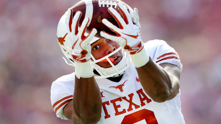 DALLAS, TX – OCTOBER 06: Collin Johnson #9 of the Texas Longhorns pulls in a pass against the Oklahoma Sooners in the first half of the 2018 AT&T Red River Showdown at Cotton Bowl on October 6, 2018 in Dallas, Texas. (Photo by Tom Pennington/Getty Images)