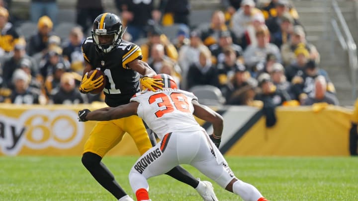 PITTSBURGH, PA – OCTOBER 28: Justin Hunter #11 of the Pittsburgh Steelers runs up field after a catch as T.J. Carrie #38 of the Cleveland Browns attempts a tackle during the first half in the game at Heinz Field on October 28, 2018 in Pittsburgh, Pennsylvania. (Photo by Justin K. Aller/Getty Images)