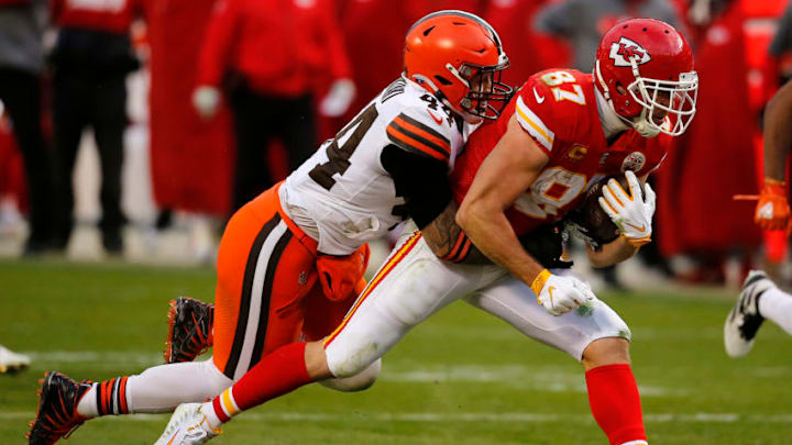 KANSAS CITY, MISSOURI - JANUARY 17: Tight end Travis Kelce #87 of the Kansas City Chiefs is tackled by outside linebacker Sione Takitaki #44 of the Cleveland Browns after a long gain in the fourth quarter of the AFC Divisional Playoff game at Arrowhead Stadium on January 17, 2021 in Kansas City, Missouri. (Photo by David Eulitt/Getty Images)