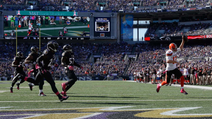 BALTIMORE, MD - OCTOBER 11: Quarterback Josh McCown #13 of the Cleveland Browns rushes for a second half touchdown against the Baltimore Ravens at M&T Bank Stadium on October 11, 2015 in Baltimore, Maryland. (Photo by Rob Carr/Getty Images)