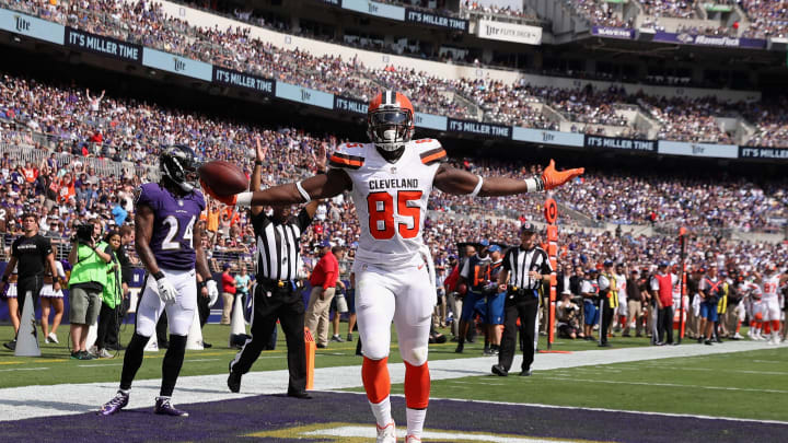 BALTIMORE, MD – SEPTEMBER 17: Tight end David Njoku #85 of the Cleveland Browns celebrates after catching a touchdown pass against the Baltimore Ravens at M&T Bank Stadium on September 17, 2017 in Baltimore, Maryland. (Photo by Rob Carr/Getty Images)