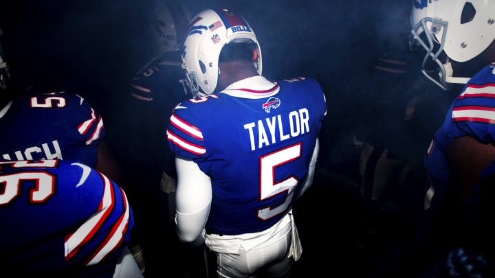 ORCHARD PARK, NY – DECEMBER 17: Tyrod Taylor #5 of the Buffalo Bills prepares to run on the field before a game against the Miami Dolphins on December 17, 2017 at New Era Field in Orchard Park, New York. (Photo by Bryan Bennett/Getty Images)