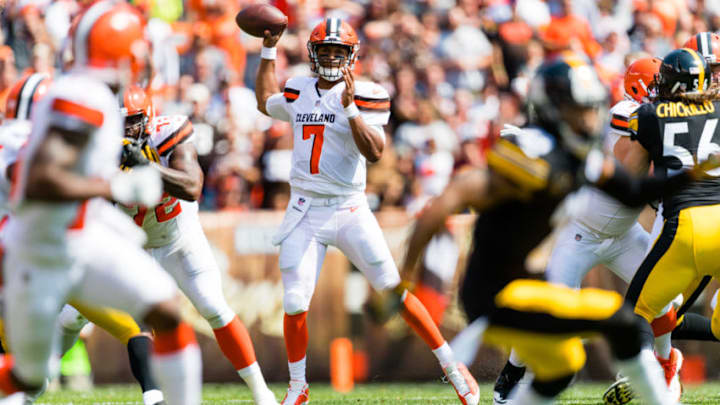 CLEVELAND, OH - SEPTEMBER 10: Quarterback DeShone Kizer #7 of the Cleveland Browns passes during the first half against the Pittsburgh Steelers at FirstEnergy Stadium on September 10, 2017 in Cleveland, Ohio. (Photo by Jason Miller/Getty Images)