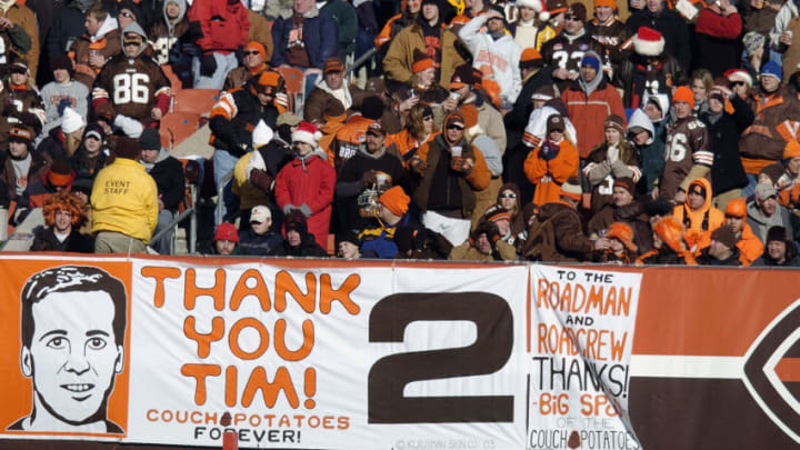 CLEVELAND - DECEMBER 21: Fans say farewell to quarterback Tim Couch #2 of the Cleveland Browns during the Browns last home game of the season at Cleveland Browns Stadium, which happened to be against the Baltimore Ravens, on December 21, 2003 in Cleveland, Ohio. The Ravens won 35-0. (Photo by David Maxwell/Getty Images)