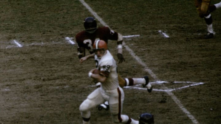 Cleveland Browns tight end Milt Morin (89) runs with the football after making a catch during the Browns 24-21 victory over the Washington Redskins on December 8, 1968 at RFK Stadium in Washington, D.C. (Photo by Nate Fine/NFL)