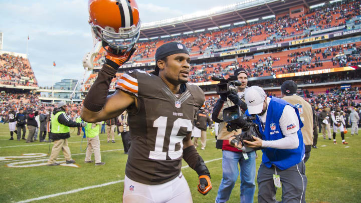 CLEVELAND, OH – NOVEMBER 25: Wide receiver Josh Cribbs #16 of the Cleveland Browns celebrates after the Cleveland Browns defeat the Pittsburgh Steelers at Cleveland Browns Stadium on November 25, 2012 in Cleveland, Ohio. The Browns defeated the Steelers 20-14. (Photo by Jason Miller/Getty Images)
