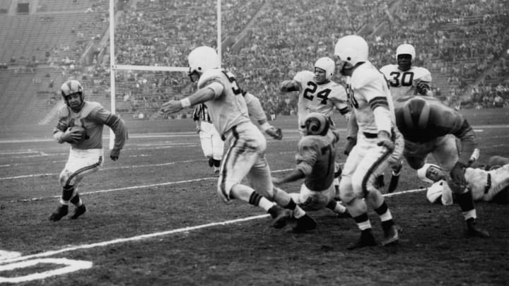 Los Angeles Rams halfback Glenn Davis on a carry in a 24-17 win over the Cleveland Browns in a League Championship game on December 23, 1951 at Los Angeles Memorial Coliseum in Los Angeles, California. (Photo by Vic Stein/Getty Images) *** Local Caption ***