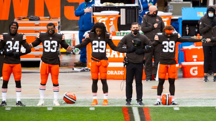 Nov 1, 2020; Cleveland, Ohio, USA; Cleveland Browns head coach Kevin Stefanski locks arms with his players during the national anthem before the game against the Las Vegas Raiders at FirstEnergy Stadium. Mandatory Credit: Scott Galvin-USA TODAY Sports