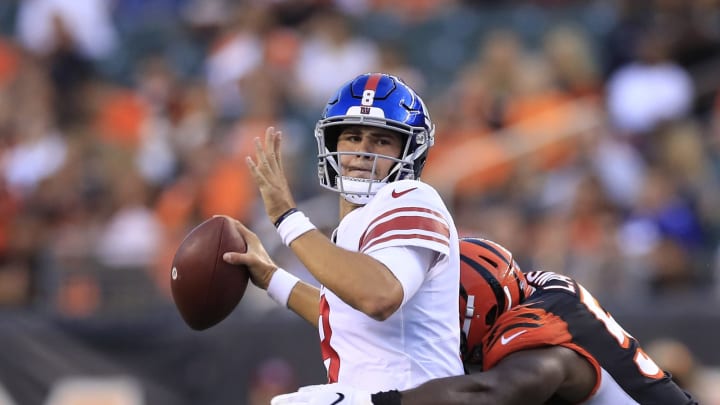 CINCINNATI, OHIO – AUGUST 22: Daniel Jones #8 of the New York Giants prepares to throw the ball while being hit by Carl Lawson #58 of the Cincinnati Bengals at Paul Brown Stadium on August 22, 2019 in Cincinnati, Ohio. (Photo by Andy Lyons/Getty Images)