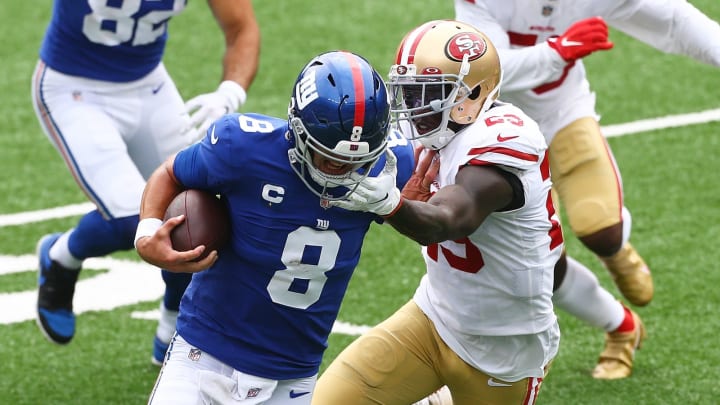 EAST RUTHERFORD, NEW JERSEY – SEPTEMBER 27: Richard Sherman #25 of the San Francisco 49ers grabs Daniel Jones #8 of the New York Giants face mask at MetLife Stadium on September 27, 2020 in East Rutherford, New Jersey. (Photo by Mike Stobe/Getty Images)