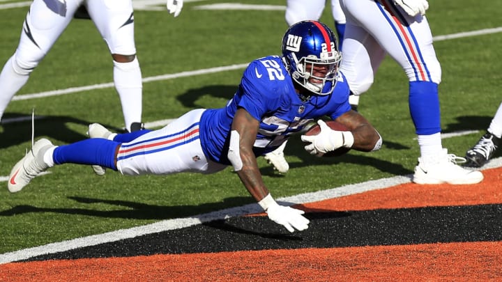 CINCINNATI, OHIO – NOVEMBER 29: Wayne Gallman #22 of the New York Giants attempts to dive into the endzone in the game against the Cincinnati Bengals at Paul Brown Stadium on November 29, 2020 in Cincinnati, Ohio. (Photo by Justin Casterline/Getty Images)