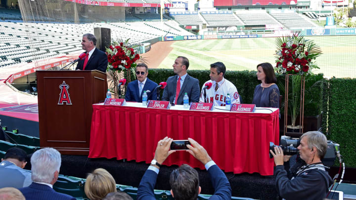 ANAHEIM, CA – OCTOBER 22: Owner Arte Moreno (2-L), general manager Billy Eppler (C) and Liz Ausmus (R) listen as media director Tim Mead introduces the new manager of the Los Angeles Angels of Anaheim, Brad Ausmus (in team jersey), during a press conference at Angel Stadium on October 22, 2018 in Anaheim, California. (Photo by Jayne Kamin-Oncea/Getty Images)
