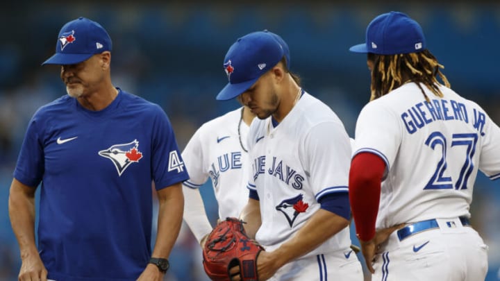 TORONTO, ON - AUGUST 24: Jose Berrios #17 of the Toronto Blue Jays stands in the middle of a meeting on the mound in the first inning of their MLB game against the Chicago White Sox at Rogers Centre on August 24, 2021 in Toronto, Ontario. (Photo by Cole Burston/Getty Images)