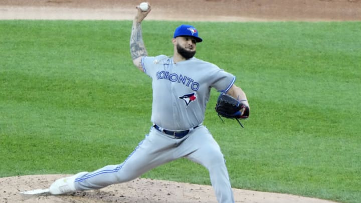 Jun 9, 2021; Chicago, Illinois, USA; Toronto Blue Jays starting pitcher Alek Manoah (6) throws a pitch against the Chicago White Sox during the first inning at Guaranteed Rate Field. Mandatory Credit: Mike Dinovo-USA TODAY Sports