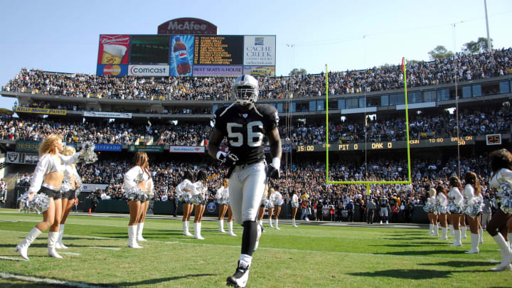 Raiders DE Derrick Burgess (Photo by Kirby Lee/NFLPhotoLibrary)