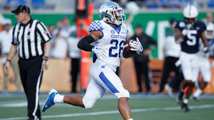 ORLANDO, FL – JANUARY 01: Benny Snell Jr. #26 of the Kentucky Wildcats runs for a 12-yard touchdown against the Penn State Nittany Lions in the third quarter of the VRBO Citrus Bowl at Camping World Stadium on January 1, 2019 in Orlando, Florida. (Photo by Joe Robbins/Getty Images)