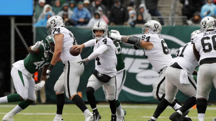 EAST RUTHERFORD, NEW JERSEY - NOVEMBER 24: (NEW YORK DAILIES OUT) Derek Carr #4 of the Oakland Raiders in action against the New York Jets at MetLife Stadium on November 24, 2019 in East Rutherford, New Jersey. The Jets defeated the Raiders 34-3. (Photo by Jim McIsaac/Getty Images)