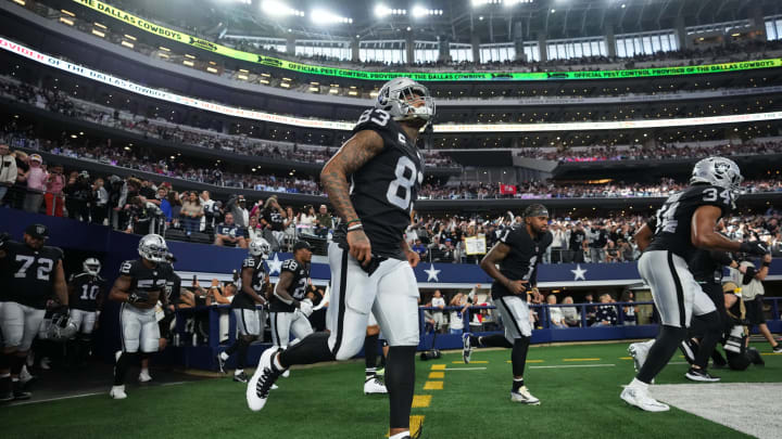 ARLINGTON, TEXAS – NOVEMBER 25: Darren Waller #83 of the Las Vegas Raiders runs onto the field during introductions against the Dallas Cowboys before an NFL game at AT&T Stadium on November 25, 2021, in Arlington, Texas. (Photo by Cooper Neill/Getty Images)