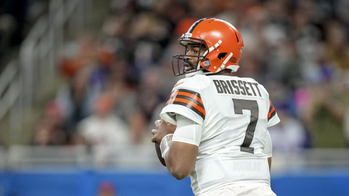 DETROIT, MICHIGAN – NOVEMBER 20: Jacoby Brissett #7 of the Cleveland Browns looks to pass the ball against the Buffalo Bills at Ford Field on November 20, 2022, in Detroit, Michigan. (Photo by Nic Antaya/Getty Images)