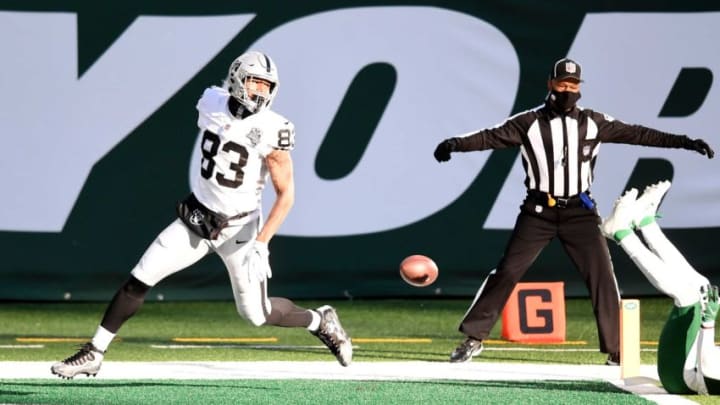 Las Vegas Raiders tight end Darren Waller (83) scores a touchdown in the first half against the New York Jets at MetLife Stadium on Sunday, Dec. 6, 2020, in East Rutherford.Nyj Vs Lv